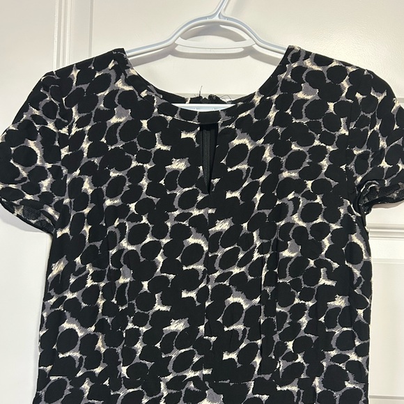 Talbots Black Gray Printed Dress Cap Sleeve Keyhole Front Classic Pleated Skirt - Picture 2 of 8